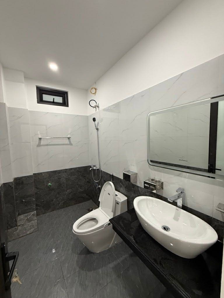 LÔ GÓC 6 TẦNG THANG MÁY XÂY MỚI ĐẸP_VĂN MIẾU - QUỐC TỬ GIÁM_GẦN PHỐ_42m2_3 THOÁNG, hơn 14 tỷ